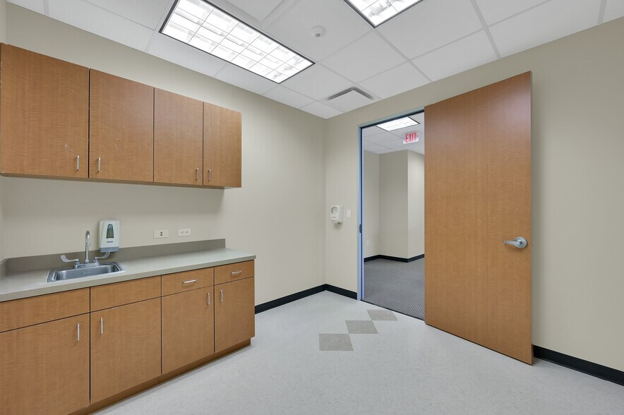 More Photos Of 1125 Cypress Station Dr, Houston Medical For Sale