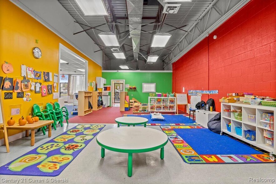 More Photos Of 27500-27520 Joy Rd, Livonia Freestanding For Lease