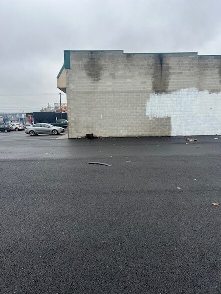 More Photos Of 1421 N Division St, Spokane General Retail For Sale