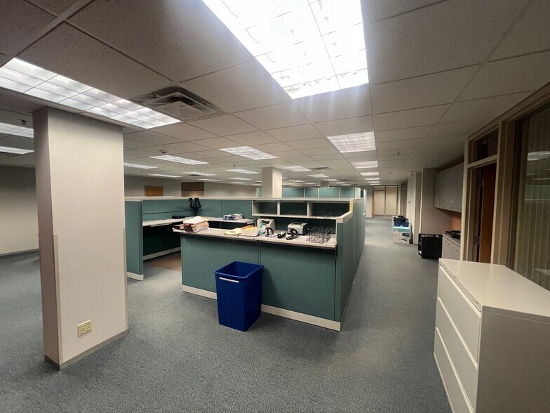 More Photos Of 5525 Green Bay Rd, Kenosha Office For Lease