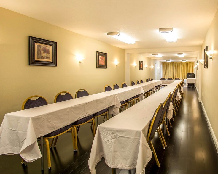 More Photos Of 44199 Highway 27 N, Davenport Hotel For Sale