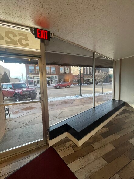 More Photos Of 522 S Main St, Elkhart Storefront Retail Residential For Lease