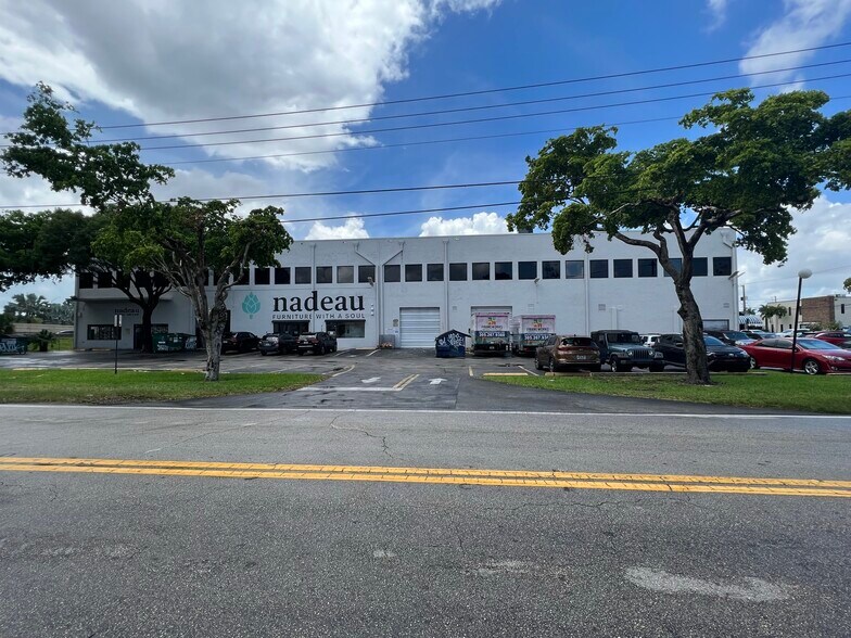 More Photos Of 4180-4182 SW 74th Ct, Miami Showroom For Lease