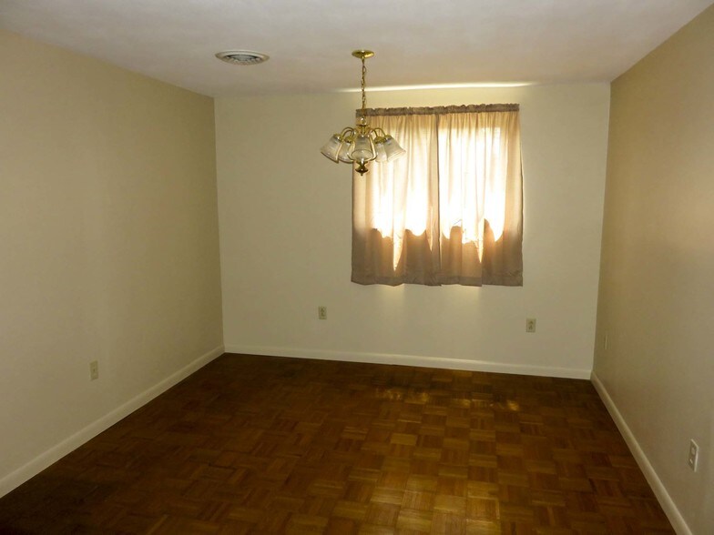 More Photos Of 310 Goose Creek Rd, Dandridge Office For Sale