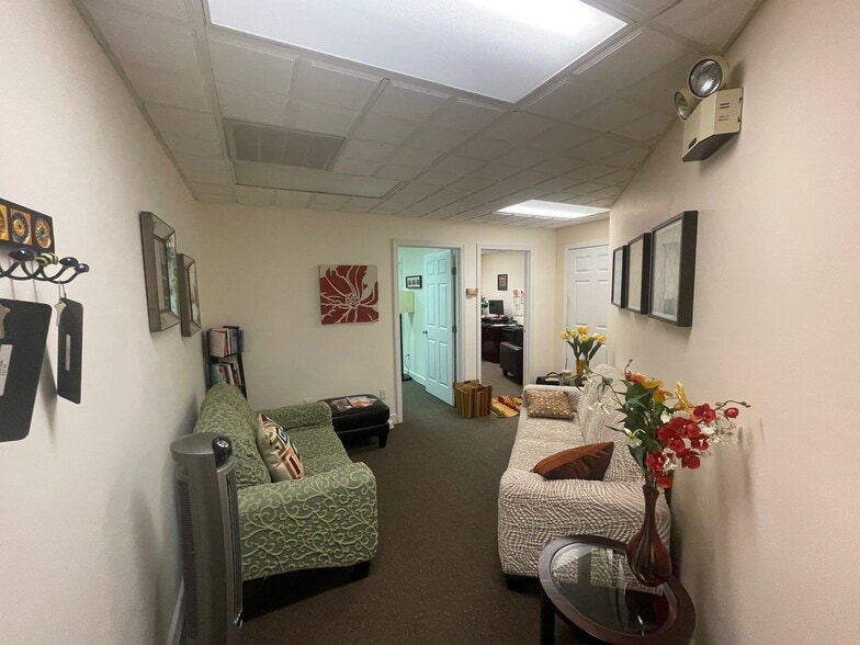 More Photos Of 33 Bedford St, Lexington Medical For Sale