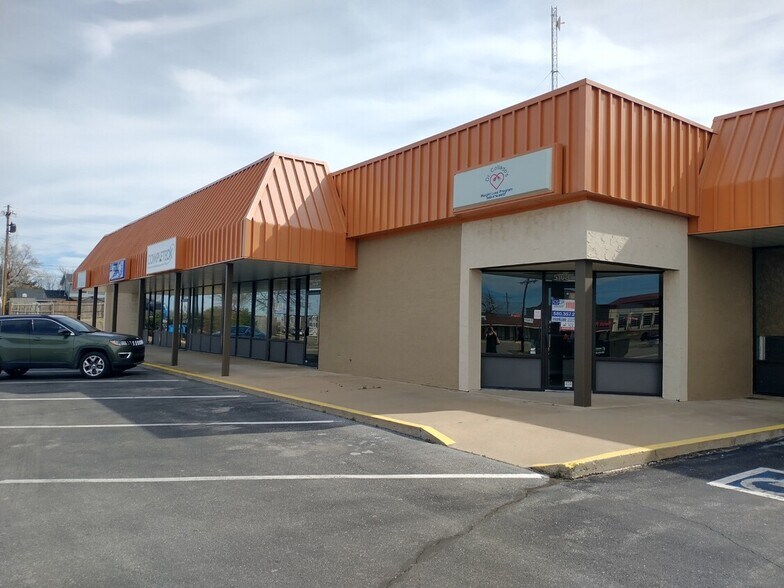 More Photos Of 5108 W Gore Blvd, Lawton General Retail For Lease