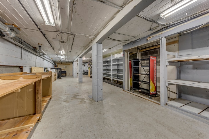 More Photos Of 3267 Lake Shore Blvd W, Toronto Storefront For Sale