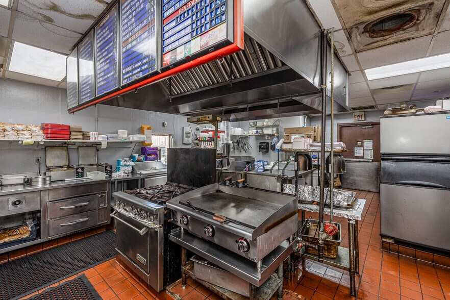 More Photos Of 497 E Blackstock Rd, Spartanburg Restaurant For Lease