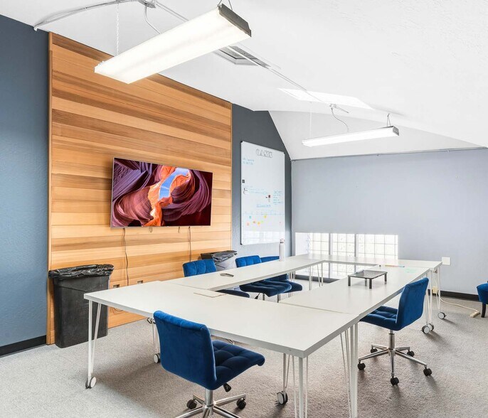 More Photos Of 560 4th St, San Francisco Showroom For Lease