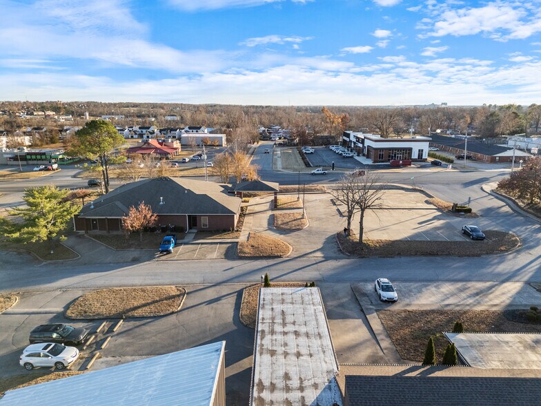 More Photos Of 101 N 37th St, Rogers Medical For Lease
