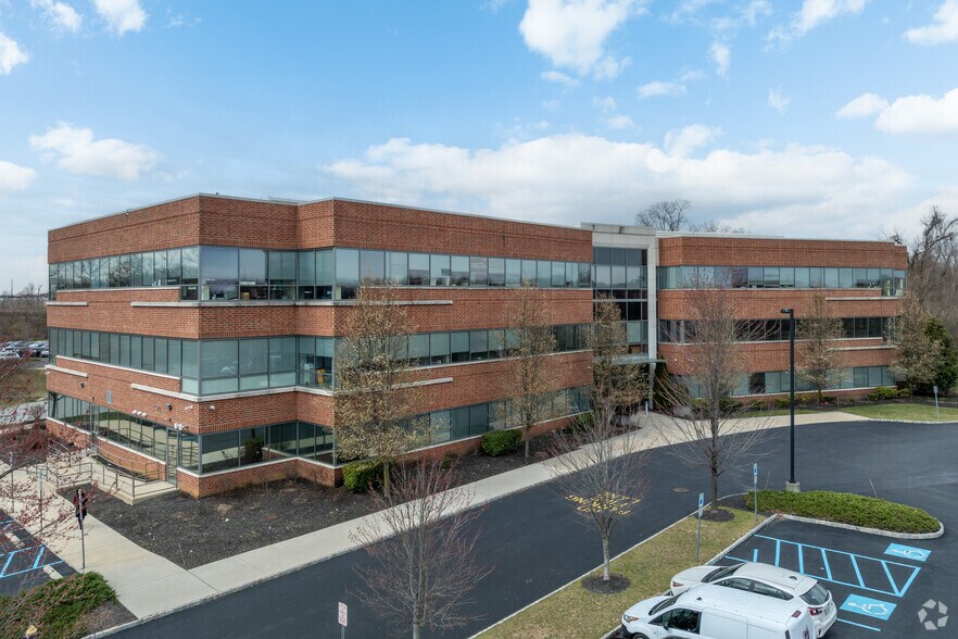 More Photos Of 1000 Waterview Dr, Hamilton Office For Lease