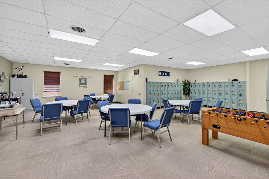 More Photos Of 147 E Hurst Blvd, Hurst Religious Facility For Sale