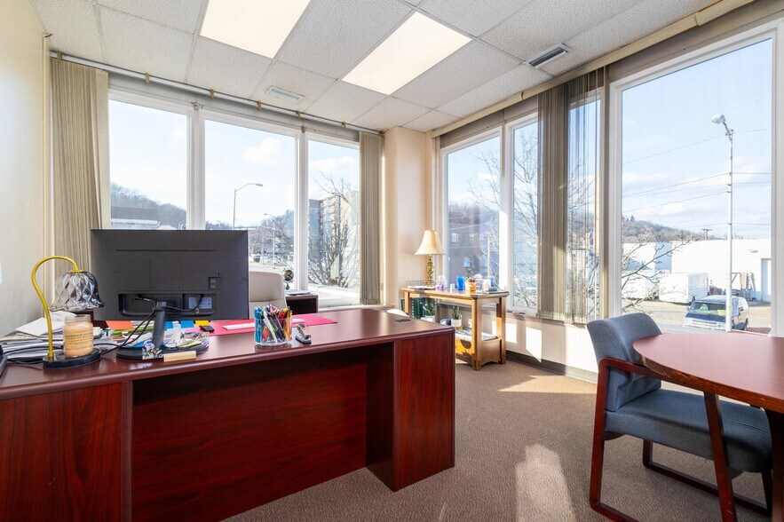 More Photos Of 630 Market St, Steubenville Office For Sale