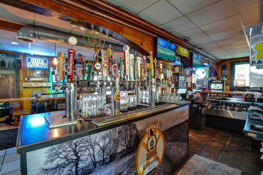 More Photos Of 36 Railroad St, Linfield Restaurant For Sale