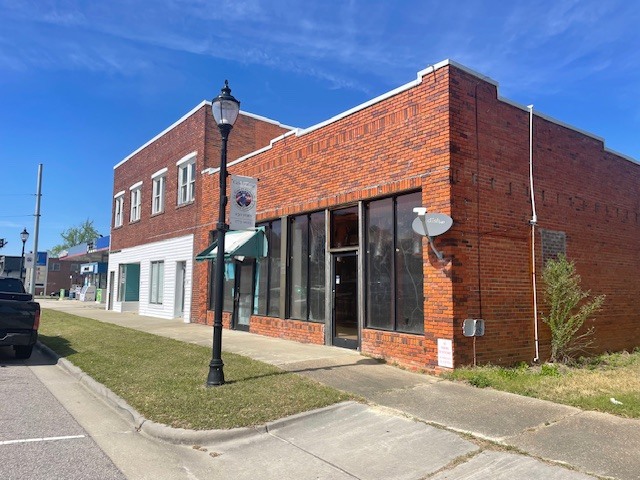 Primary Photo Of 109 E Broad St, Elizabethtown Storefront For Sale