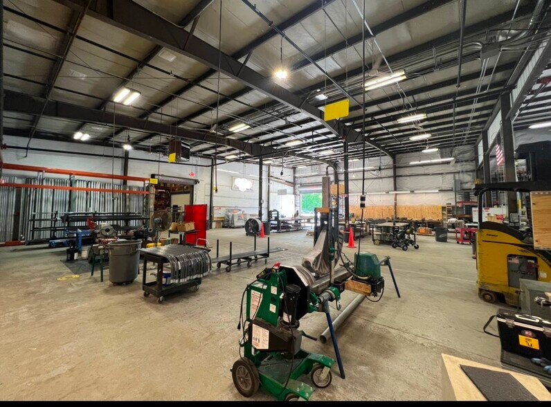 More Photos Of 7609 Malcolm Rd, Clinton Industrial For Lease