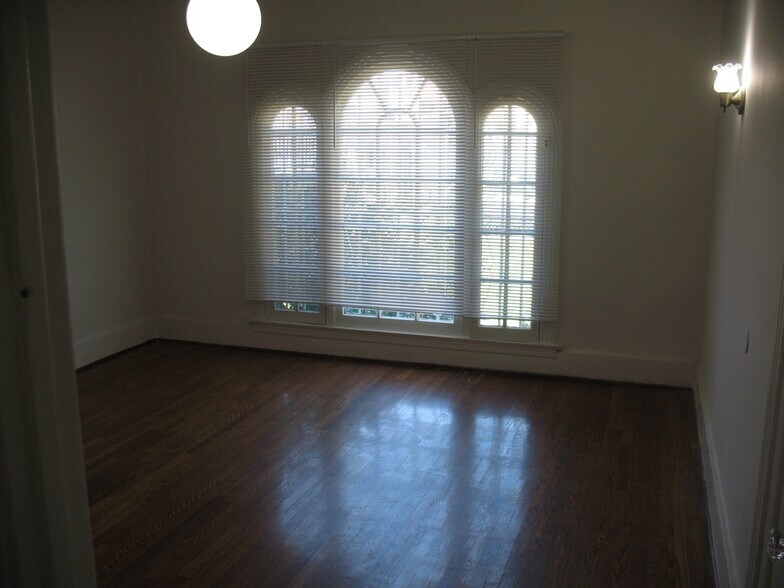 More Photos Of 5412 Barton Ave, Los Angeles Land For Sale