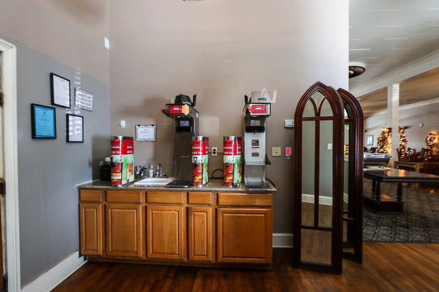 More Photos Of 1024 Noble St, Anniston Storefront Retail Office For Sale