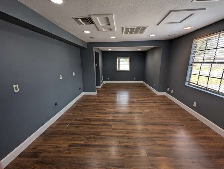 More Photos Of 1901 W Sligh Ave, Tampa Office For Sale
