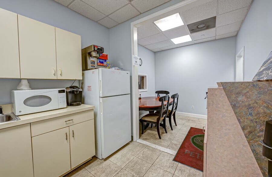 More Photos Of 185 Route 109, West Babylon Warehouse For Sale