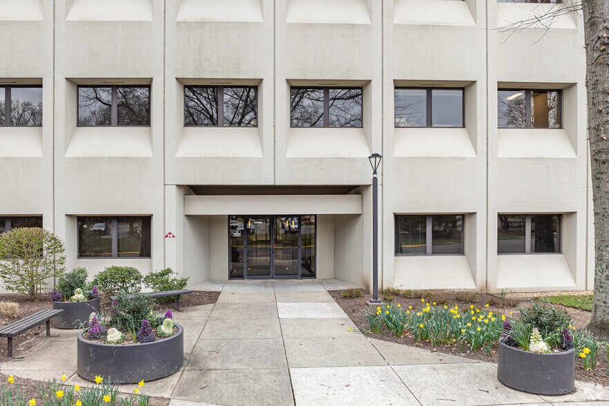 More Photos Of 101 College Rd E, Princeton Medical For Lease