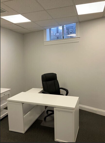 More Photos Of 27 Pine St, New Canaan Coworking Space