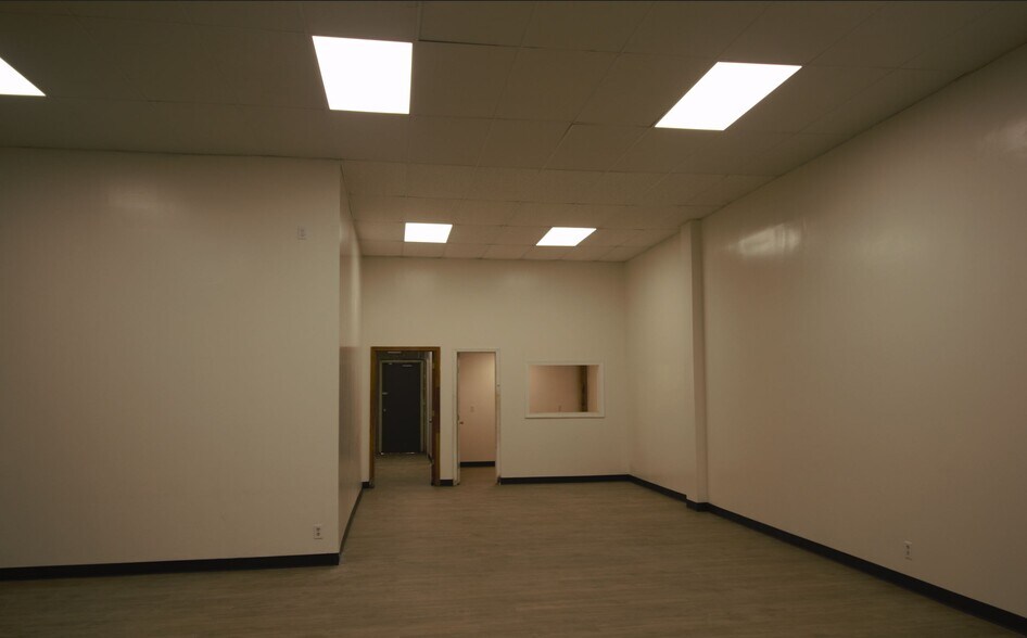 More Photos Of 10850 Wilcrest Dr, Houston Light Distribution For Lease