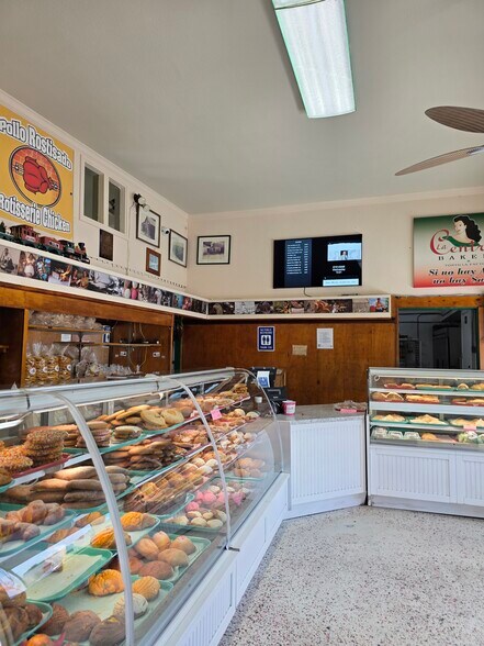 More Photos Of 600 Meta St, Oxnard Freestanding For Sale