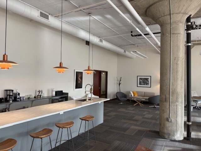 More Photos Of 801 Broadway Ave NW, Grand Rapids Office For Lease