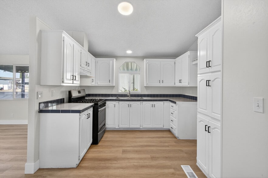 More Photos Of 402 Colin Kelly Dr, Roseville Apartments For Sale