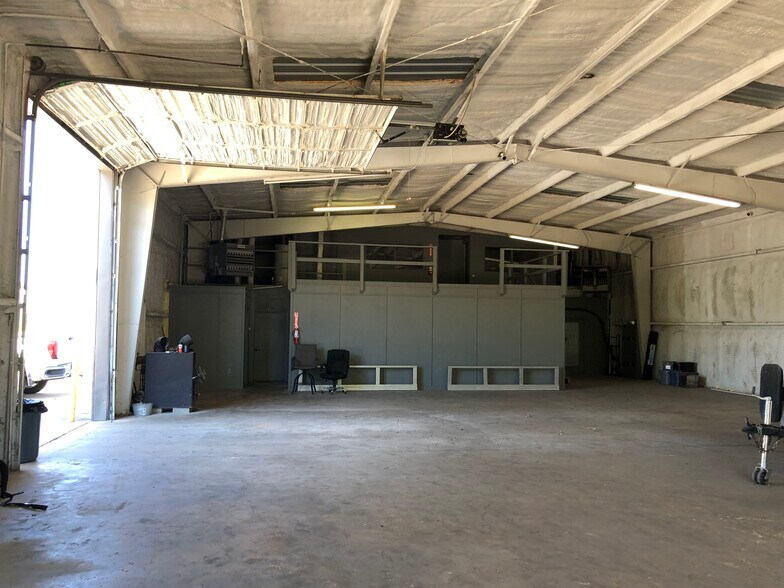 More Photos Of 5871 FM 2767, Tyler Warehouse For Lease