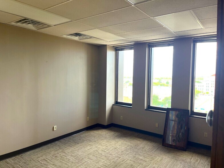 More Photos Of 36 W Beauregard Ave, San Angelo Office For Sale