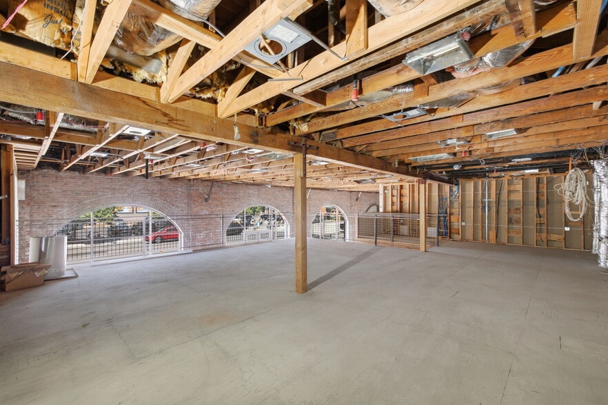 More Photos Of 1623-1633 19th St, Bakersfield Freestanding For Lease