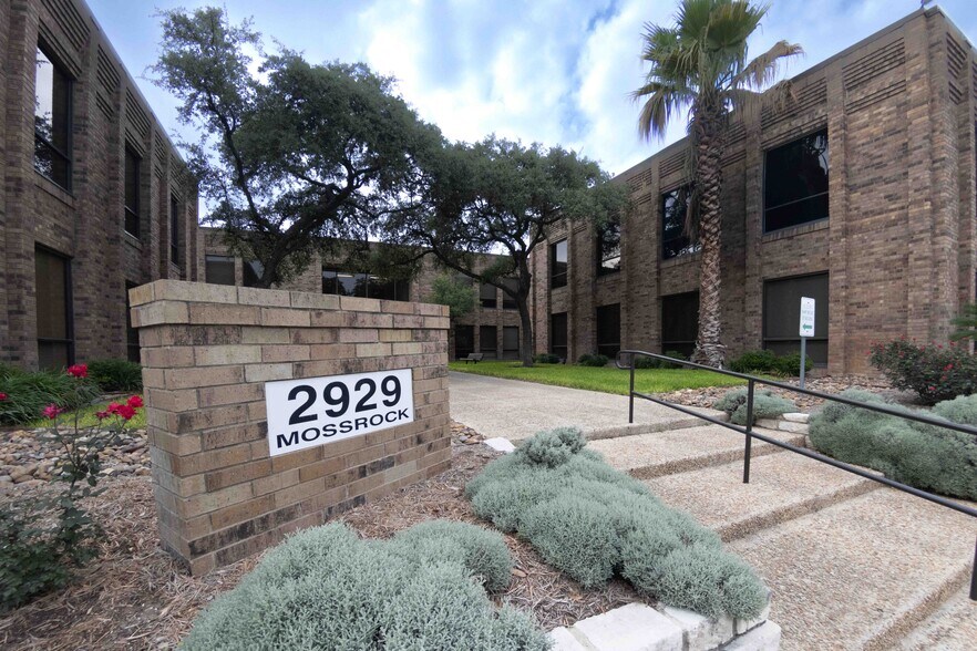 More Photos Of 2929 Mossrock Dr, San Antonio Office For Lease