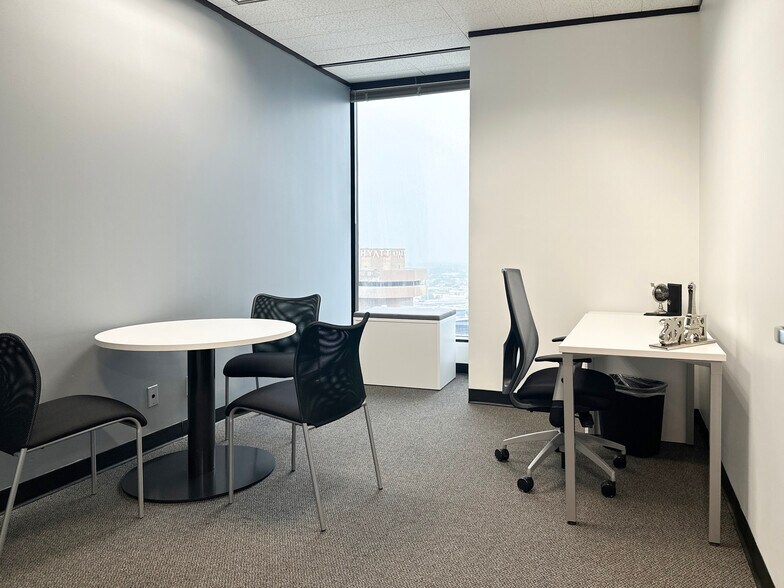 More Photos Of 1100 Poydras St, New Orleans Coworking Space