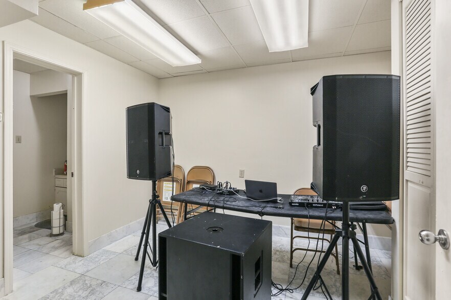 More Photos Of 1420 Fourth St, Westwego Daycare Center For Lease