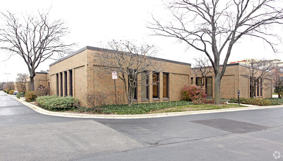 More Photos Of 5225 Old Orchard Rd, Skokie Office For Lease