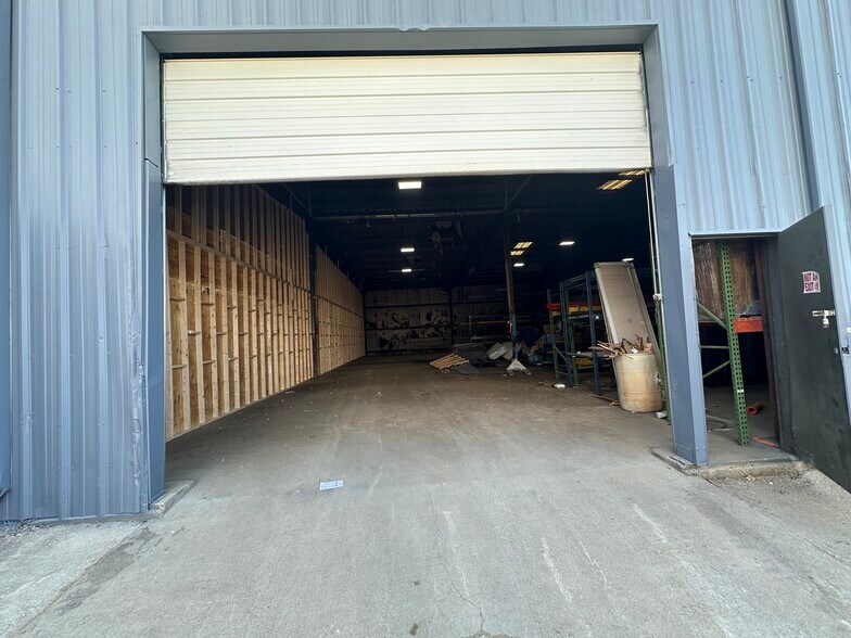 More Photos Of 1230 Industrial Park Rd, Columbia Warehouse For Lease