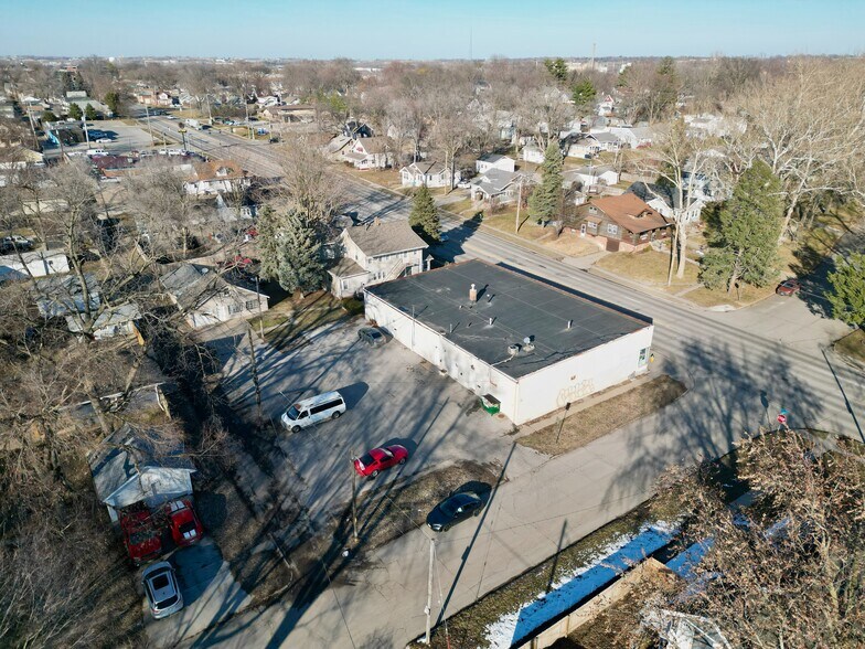 More Photos Of 2102 E 14th St, Des Moines General Retail For Sale