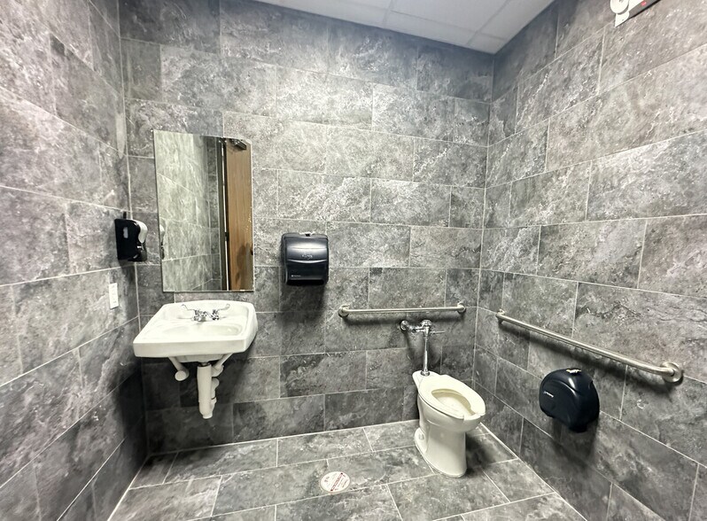 More Photos Of 2220 Katy Hockley Cut Off Rd, Katy Warehouse For Lease