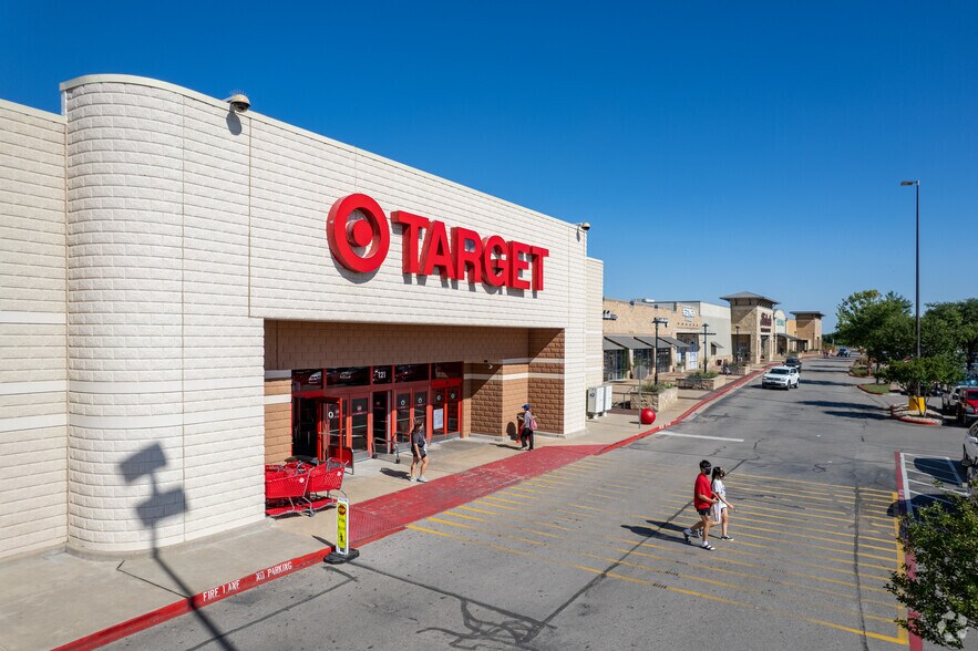 Primary Photo Of 3021 S Interstate 35, Round Rock General Retail For Lease