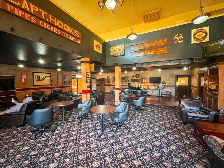 More Photos Of 9691 SE 82nd Ave, Happy Valley General Retail For Sale