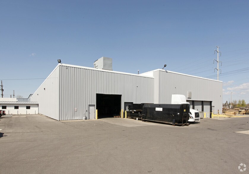 More Photos Of 35660 Clinton St, Wayne Manufacturing For Lease