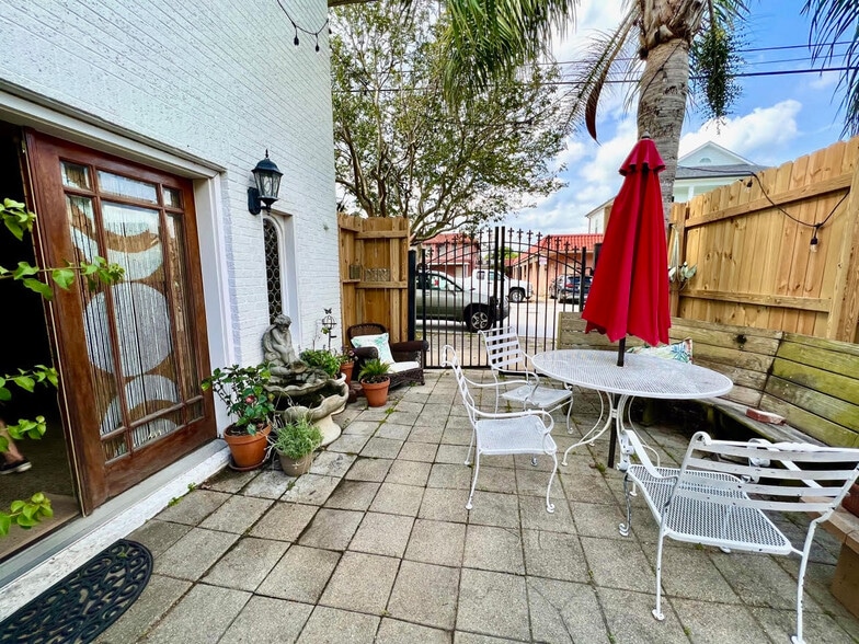More Photos Of 5537 Canal Blvd, New Orleans Freestanding For Sale