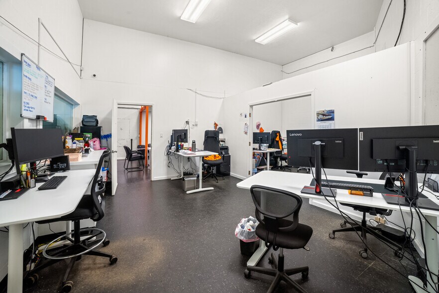 More Photos Of 3156 Oihana St, Lihue Warehouse For Sale