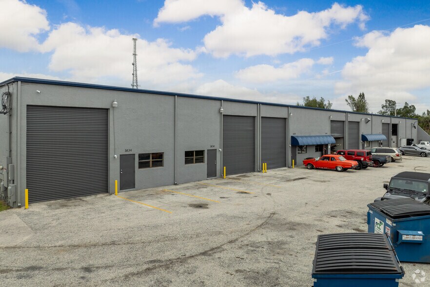 More Photos Of 1620-1646 SE Village Green Dr, Port, Port Saint Lucie Warehouse For Lease