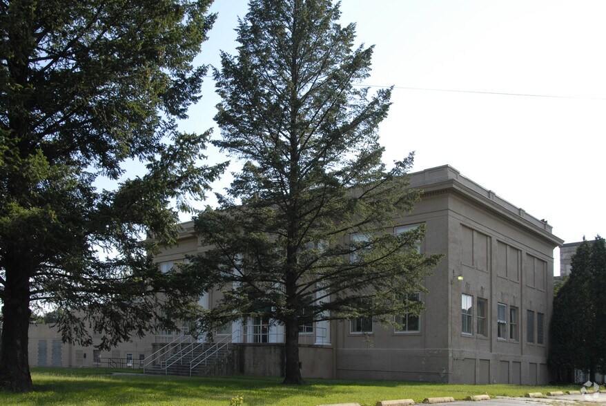 More Photos Of 1575 Lake St, Elmira Manufacturing For Lease