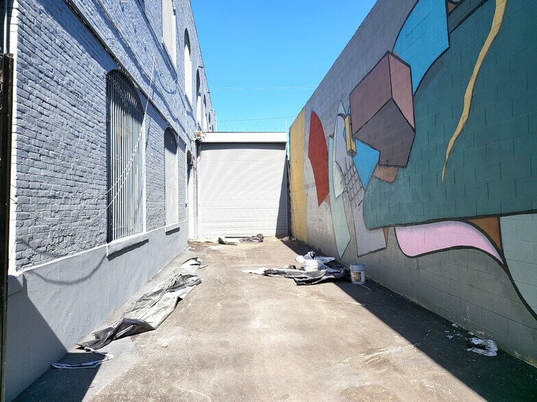 More Photos Of 1518 Paloma St, Los Angeles Warehouse For Sale