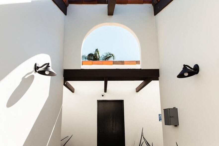 More Photos Of 300 E Santa Clara St, Ventura Medical For Lease