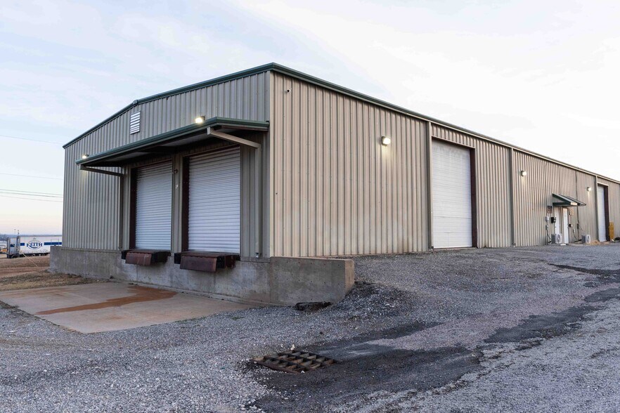 Primary Photo Of 5223 Industrial Dr, Sherman Office For Lease